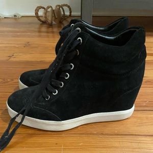 Black heeled sneakers